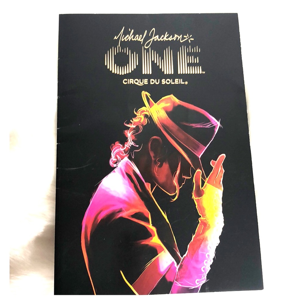 Vegas souvenir book: Michael J Cirque du Soleil